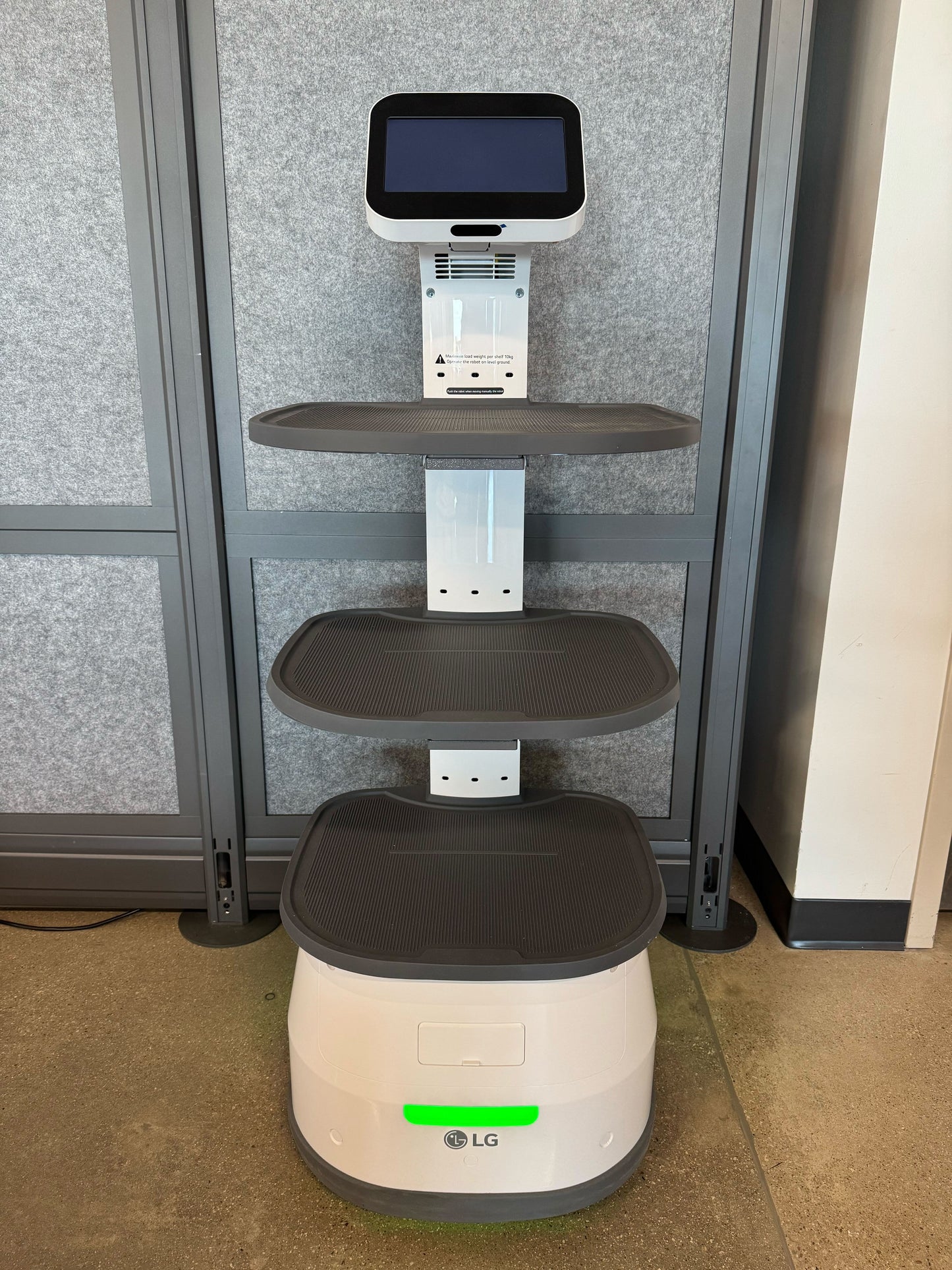 LG ServeBot - 202RSFF00067