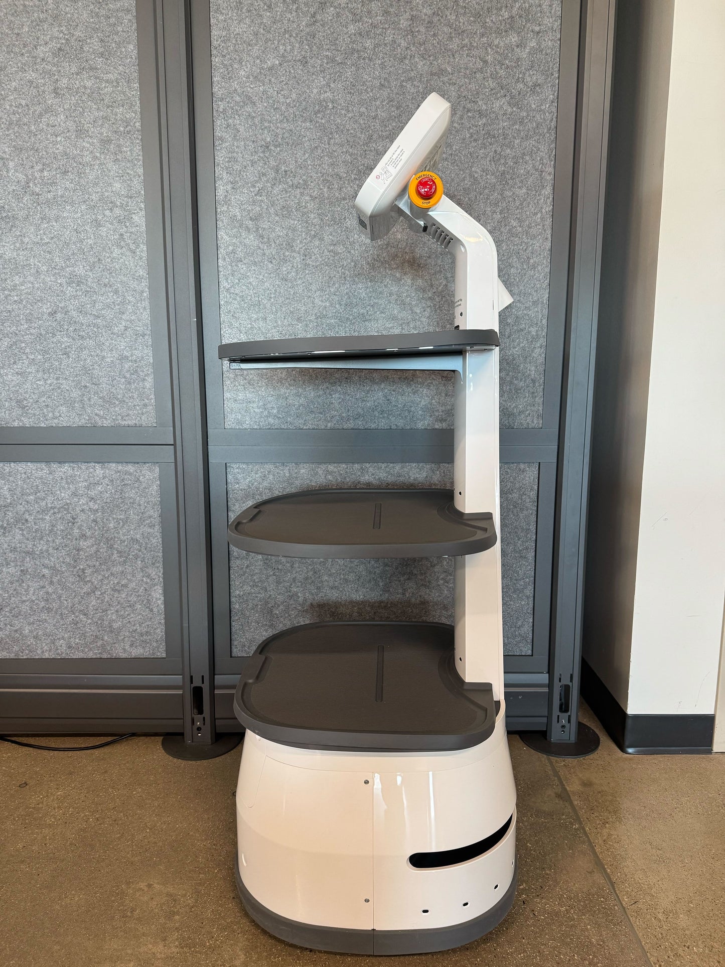 LG ServeBot - 202RSFF00067